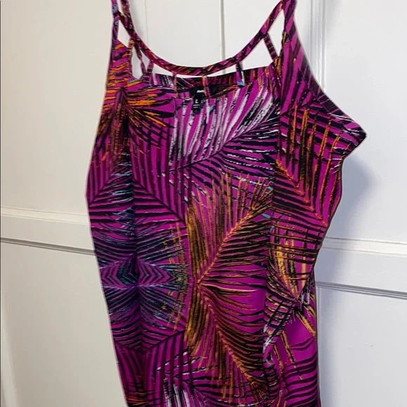 Hurley Large Red Spaghetti Strap Sleeveless Camisole with Asymmetrical Cut Out - Picture 7 of 9